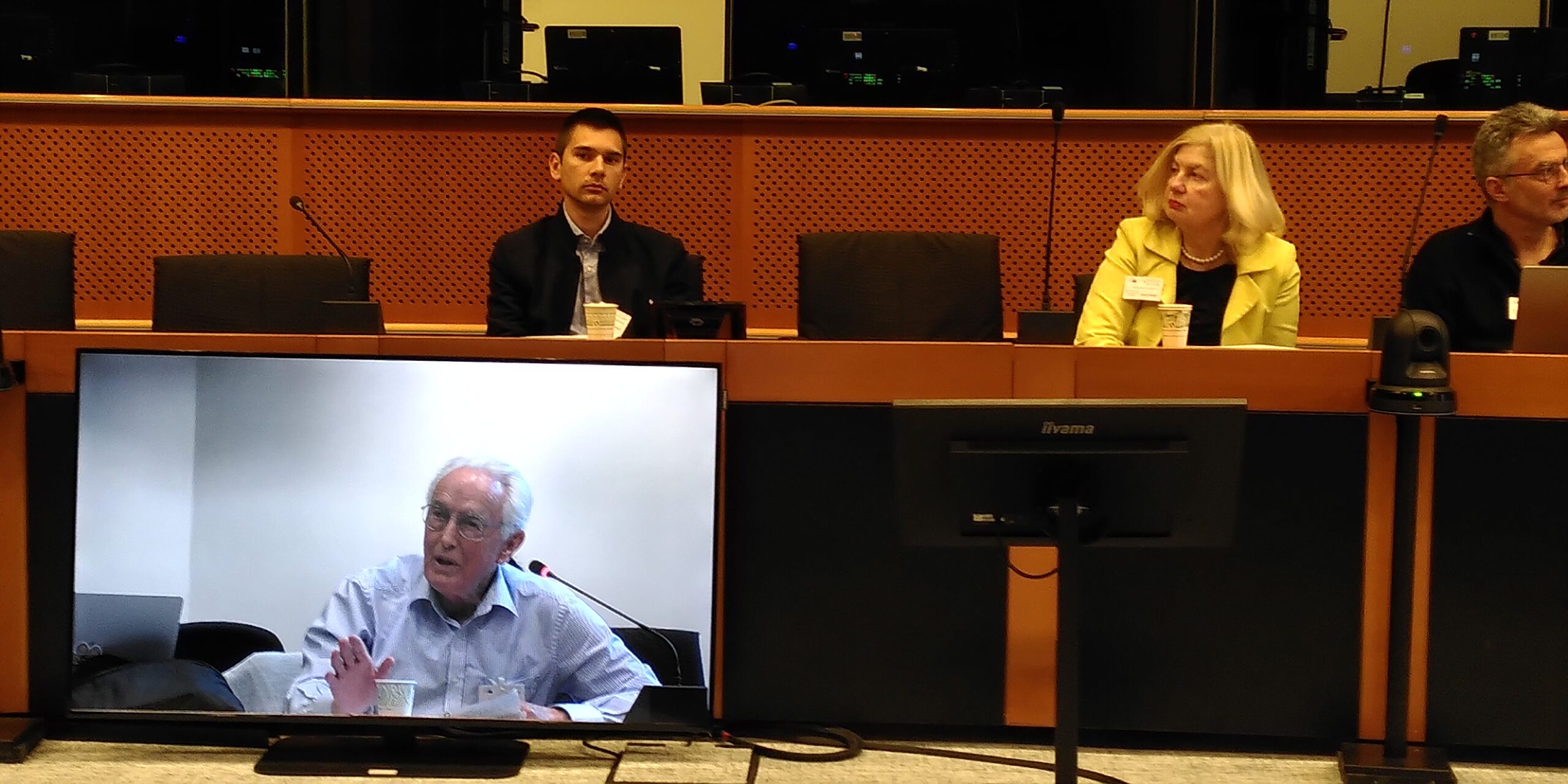 David Gee highlights Late Lessons from Early Warnings report